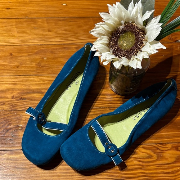 Elegant Italian Teal Suede Women's Loafers, never worn - Picture 1 of 9